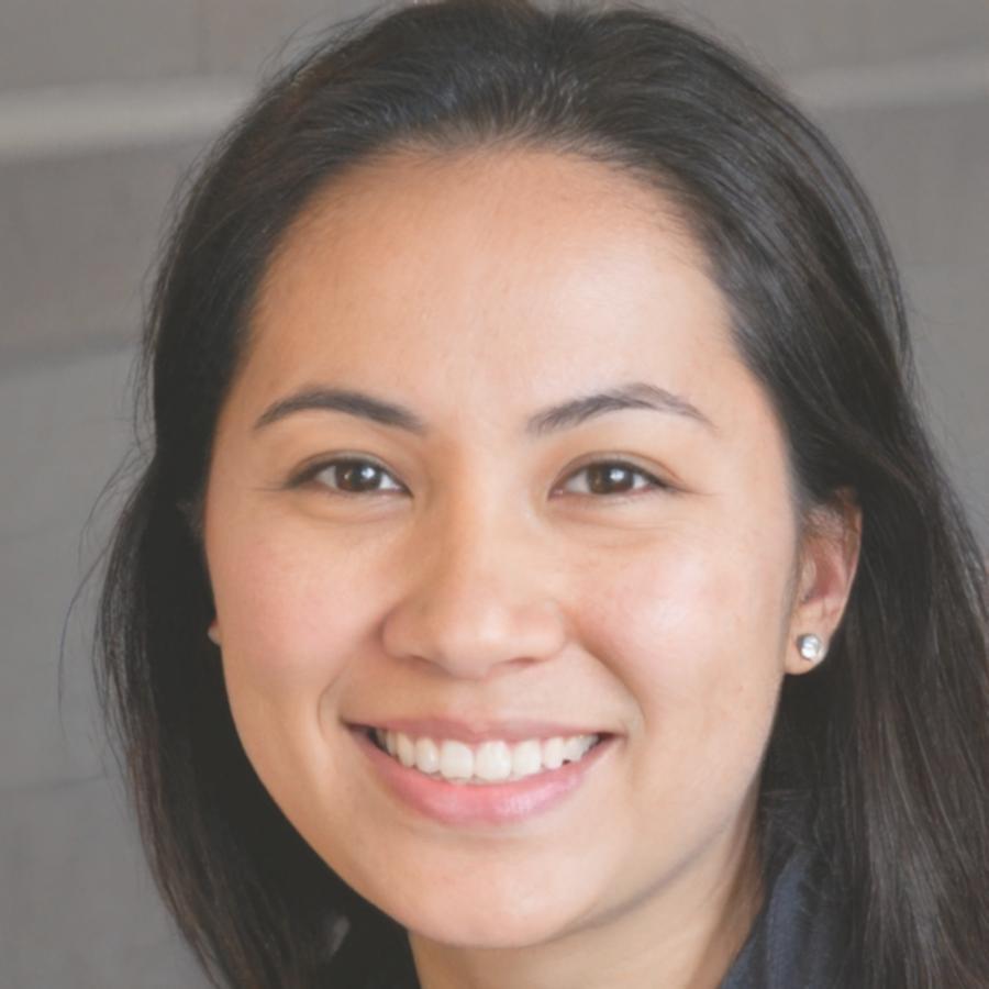 Portrait von Kursleiterin Zara Blackwood